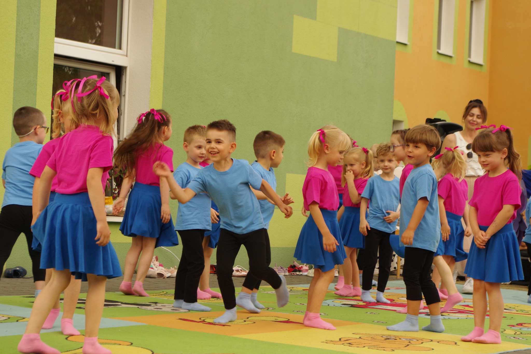 grupa Kotki w tańcu