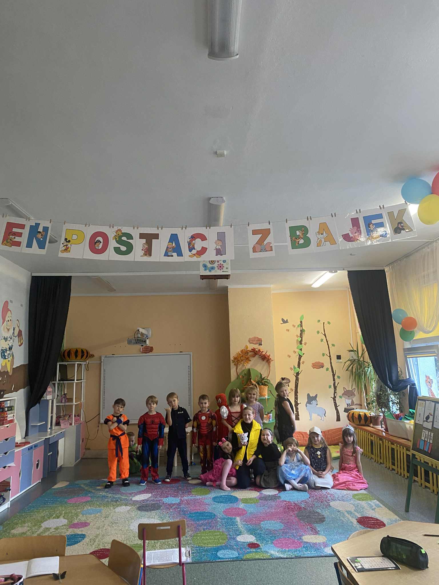 Dzieci z grupy Tygryski na zdjęciu grupowym
