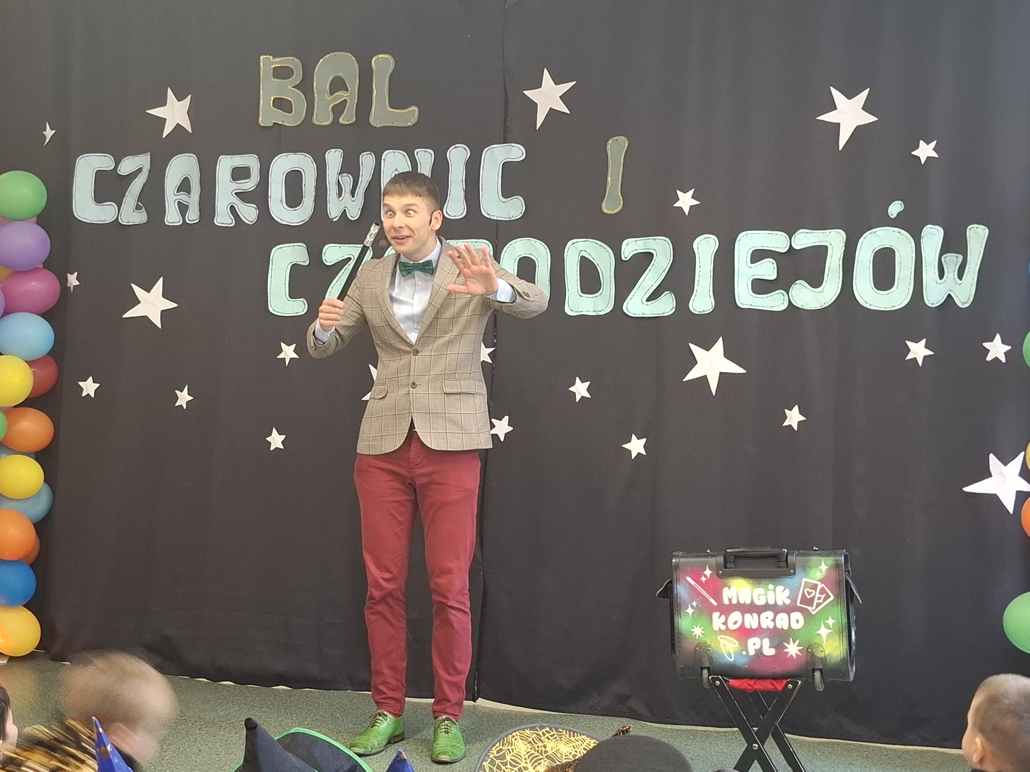 Magik i zcarodziejska r&oacute;żdżka