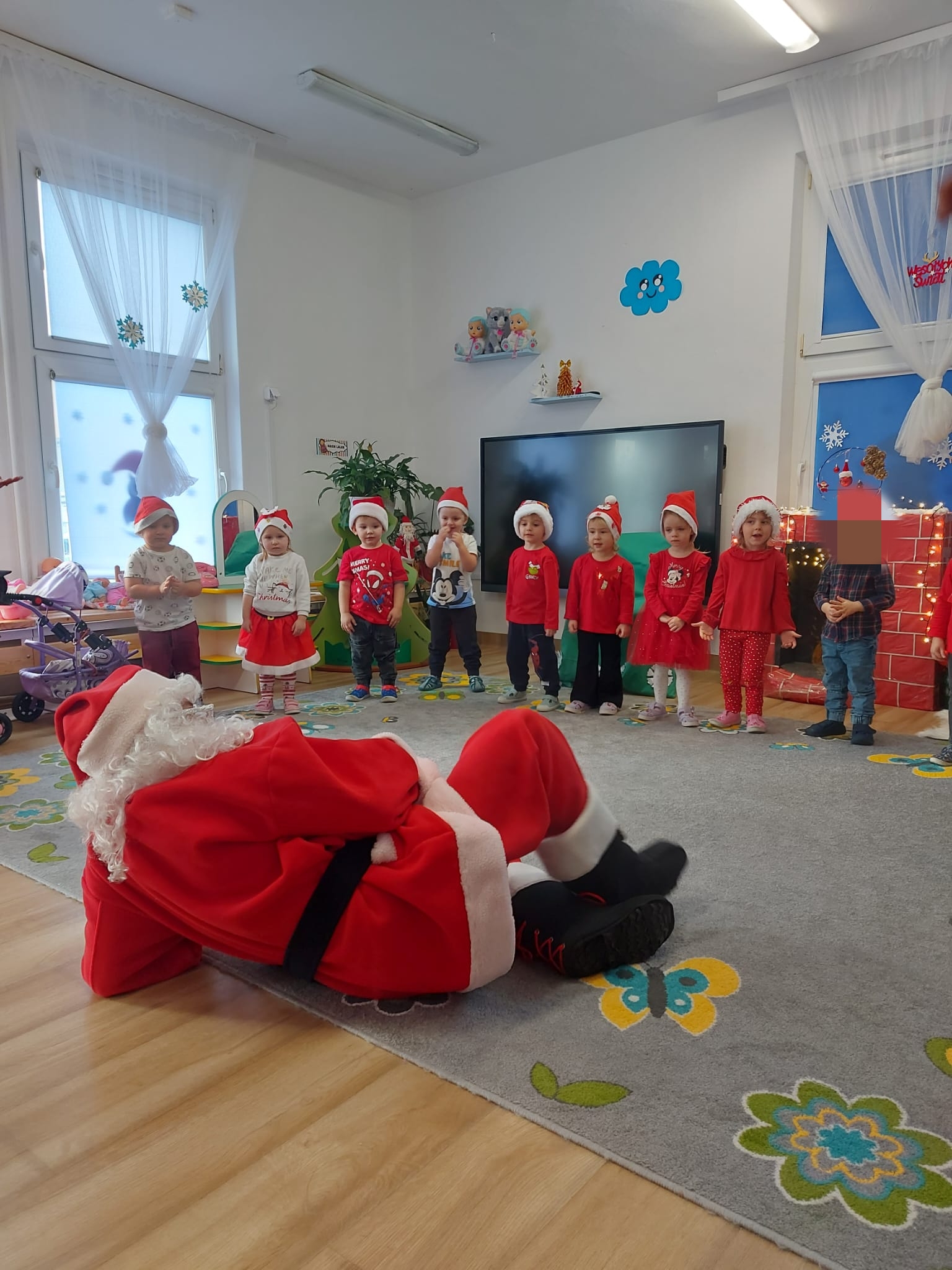Mikołaj u maluszk&oacute;w